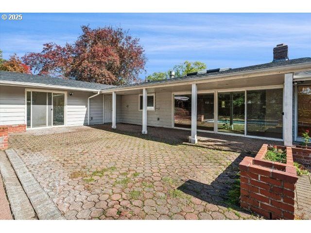 215 Sw TOWLE Ave, Gresham, OR 97080