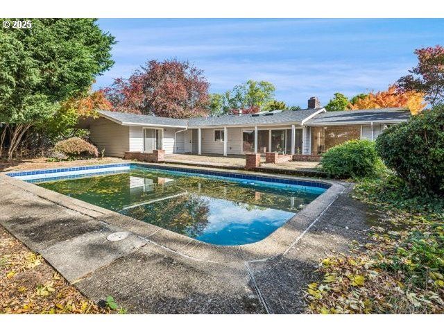 215 Sw TOWLE Ave, Gresham, OR 97080