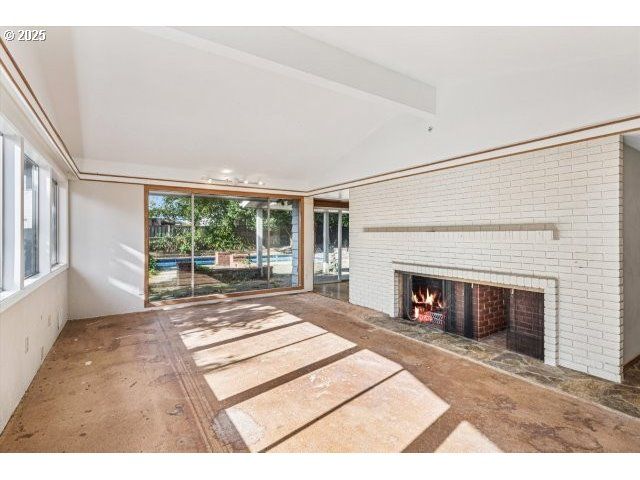 215 Sw TOWLE Ave, Gresham, OR 97080