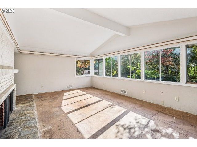 215 Sw TOWLE Ave, Gresham, OR 97080