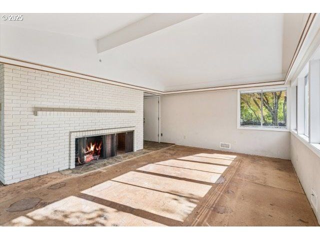 215 Sw TOWLE Ave, Gresham, OR 97080