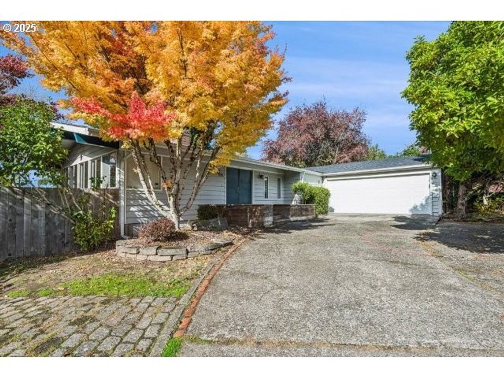 215 Sw TOWLE Ave, Gresham, OR 97080