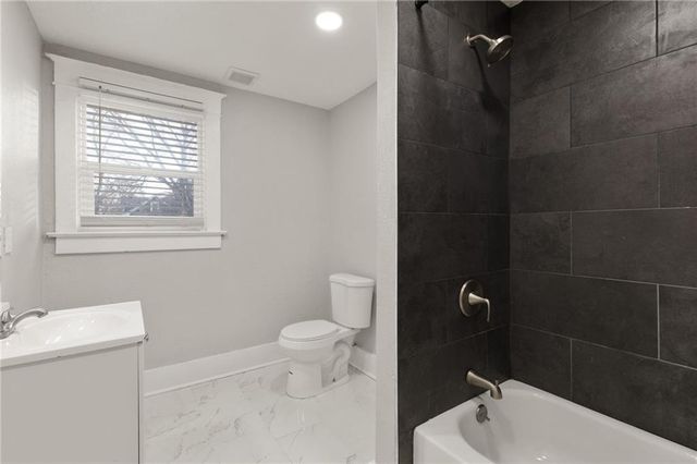 2961 Lockridge Avenue, Kansas City, MO 64128