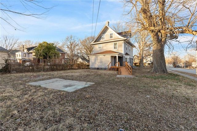 2961 Lockridge Avenue, Kansas City, MO 64128