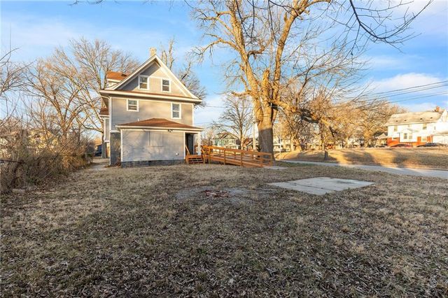 2961 Lockridge Avenue, Kansas City, MO 64128