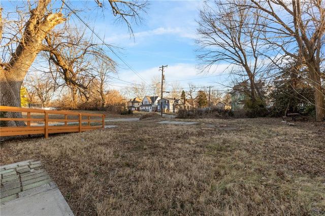 2961 Lockridge Avenue, Kansas City, MO 64128