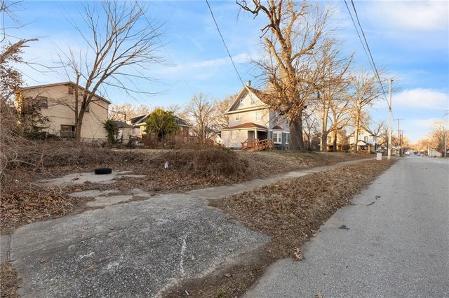 2961 Lockridge Avenue, Kansas City, MO 64128