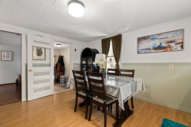 26 Hartford Ave N, Upton, MA 01568