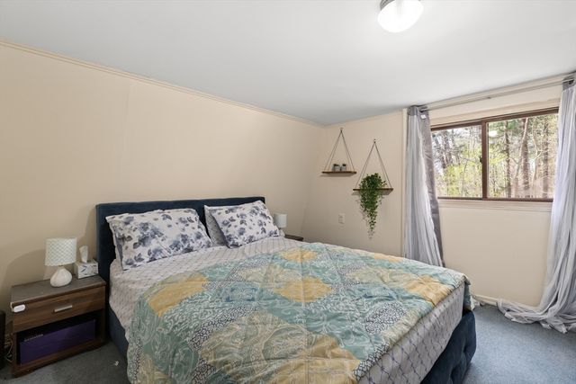 26 Hartford Ave N, Upton, MA 01568