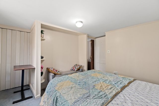 26 Hartford Ave N, Upton, MA 01568