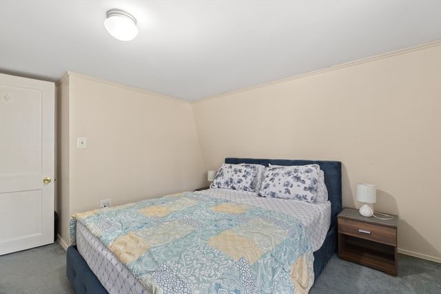 26 Hartford Ave N, Upton, MA 01568