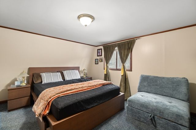 26 Hartford Ave N, Upton, MA 01568