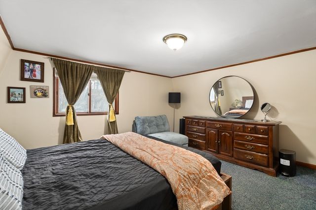 26 Hartford Ave N, Upton, MA 01568