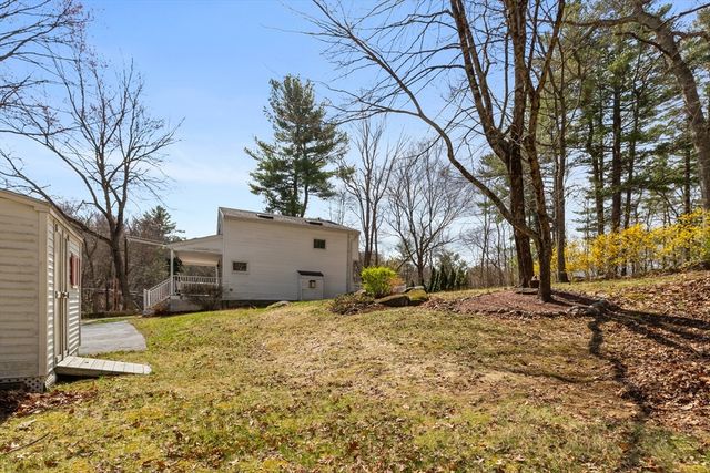 26 Hartford Ave N, Upton, MA 01568