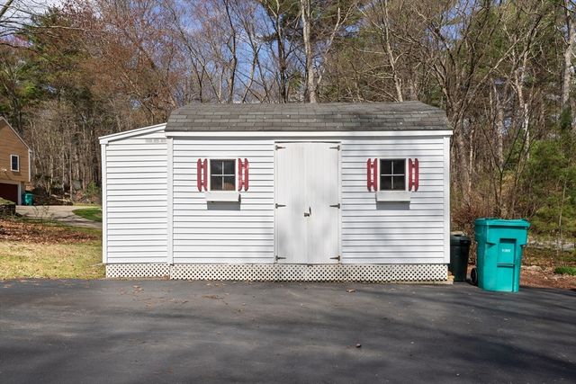 26 Hartford Ave N, Upton, MA 01568