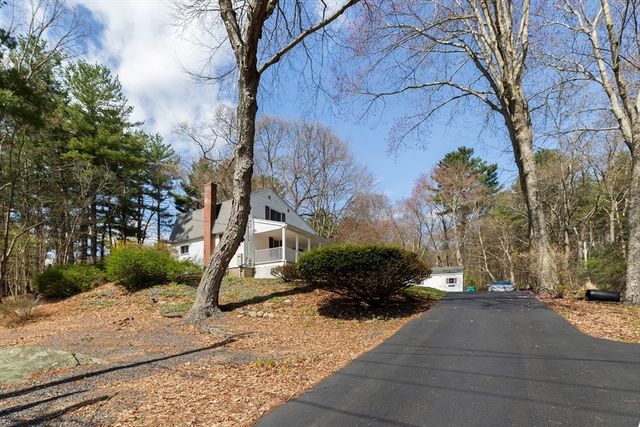 26 Hartford Ave N, Upton, MA 01568