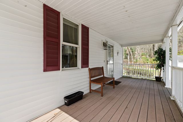 26 Hartford Ave N, Upton, MA 01568