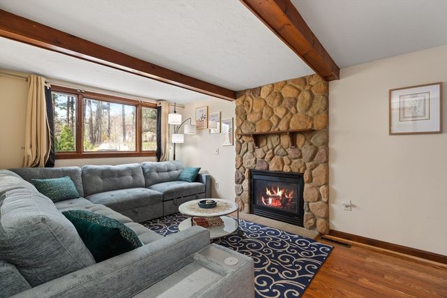 26 Hartford Ave N, Upton, MA 01568