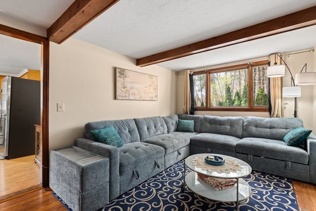 26 Hartford Ave N, Upton, MA 01568