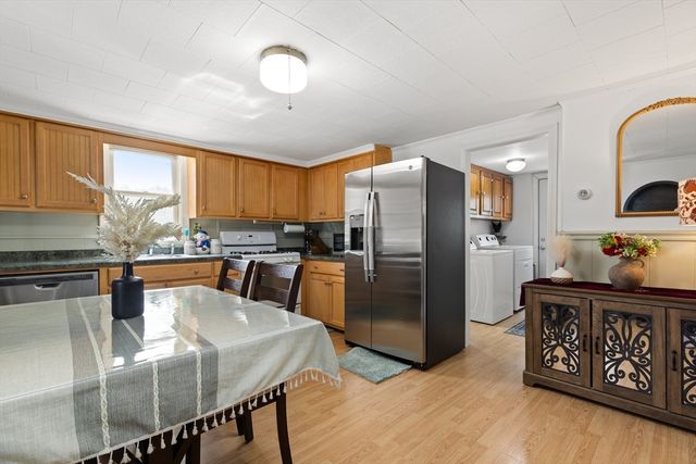 26 Hartford Ave N, Upton, MA 01568