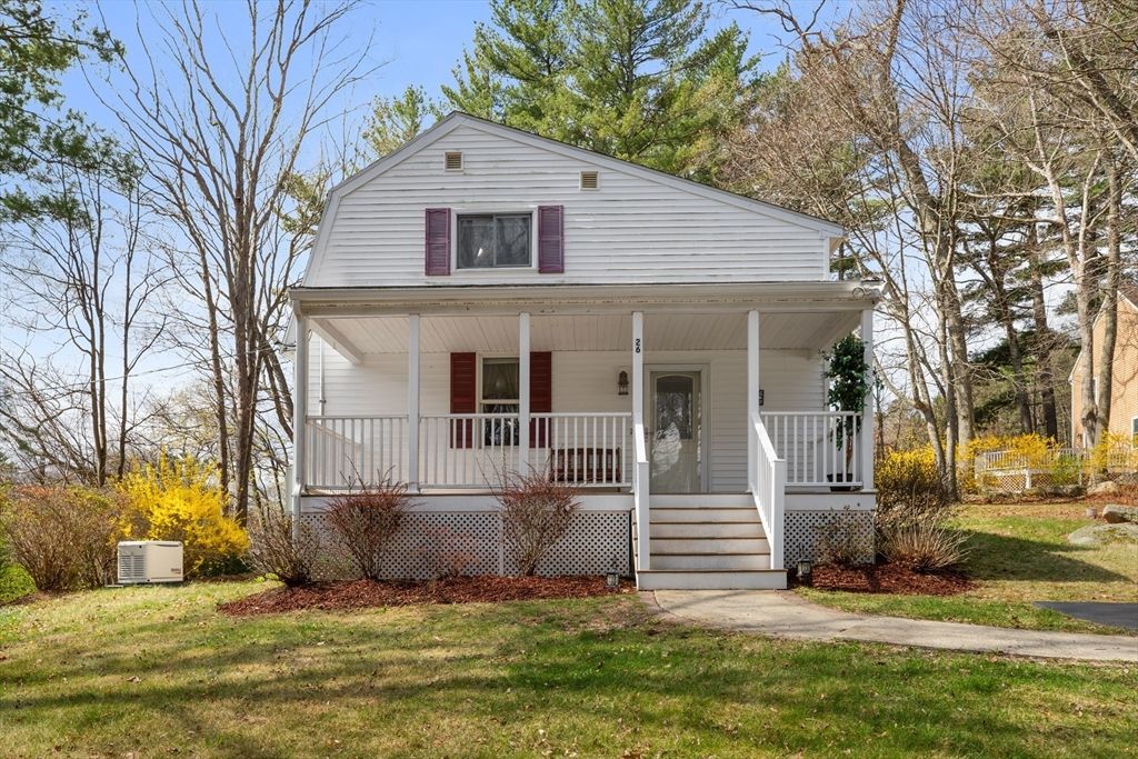 26 Hartford Ave N, Upton, MA 01568