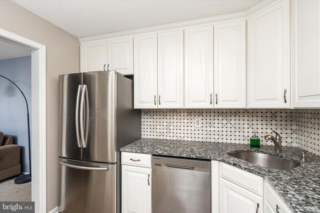 18 VERSAILLES CT, Hamilton, NJ 08619