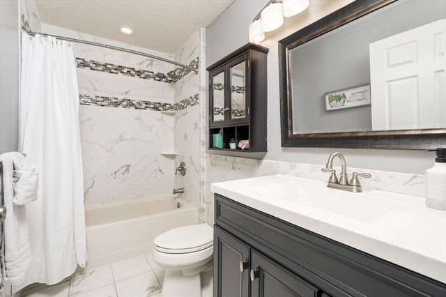 18 VERSAILLES CT, Hamilton, NJ 08619