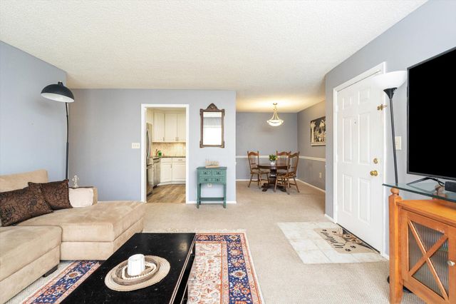 18 VERSAILLES CT, Hamilton, NJ 08619
