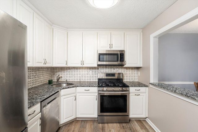 18 VERSAILLES CT, Hamilton, NJ 08619