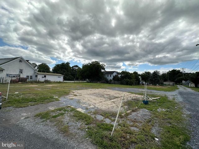 824 E WASHINGTON STREET, Charles Town, WV 25414