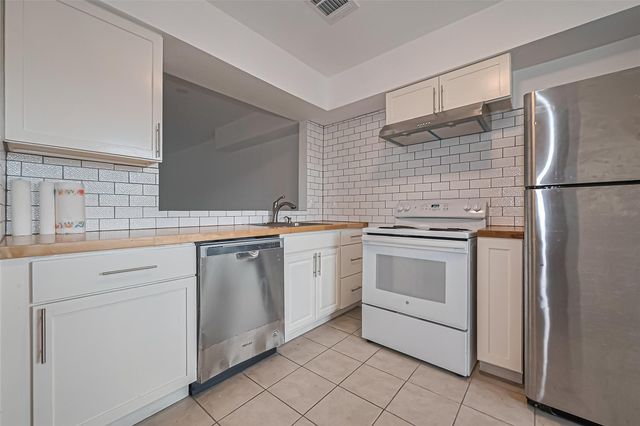 7805 Rue Saint Cyr Street 63, Houston, TX 77074