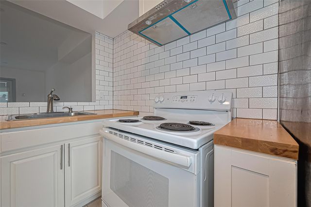 7805 Rue Saint Cyr Street 63, Houston, TX 77074