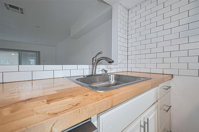 7805 Rue Saint Cyr Street 63, Houston, TX 77074