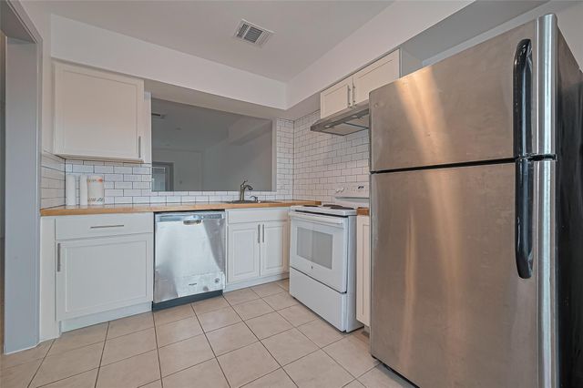 7805 Rue Saint Cyr Street 63, Houston, TX 77074