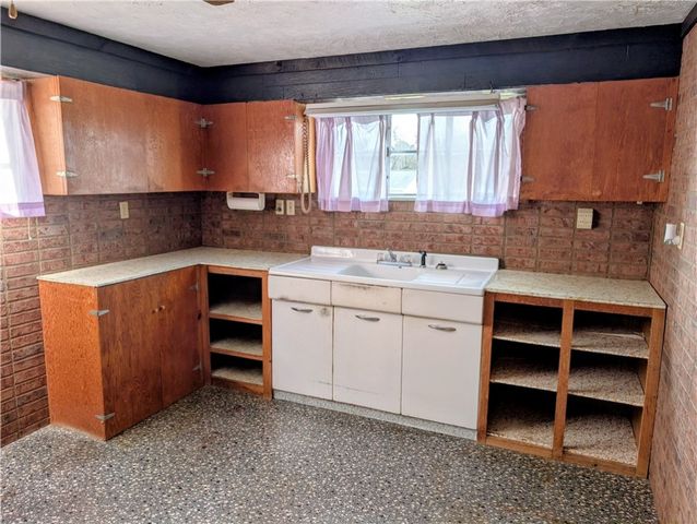 152 Victor Rd, Twp Of But Ne, PA 16001