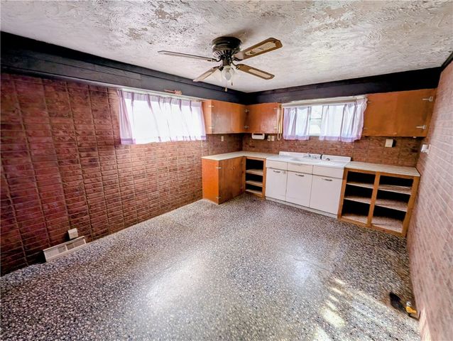 152 Victor Rd, Twp Of But Ne, PA 16001