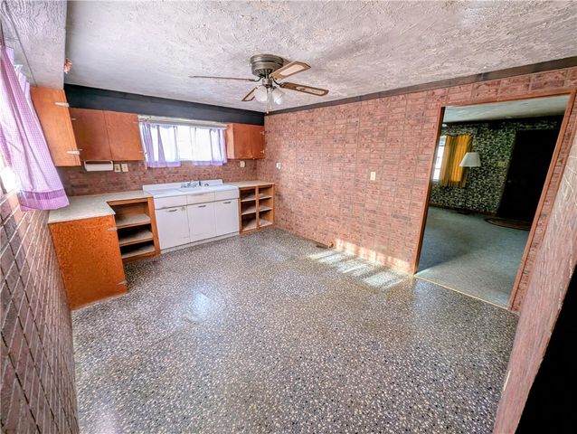 152 Victor Rd, Twp Of But Ne, PA 16001