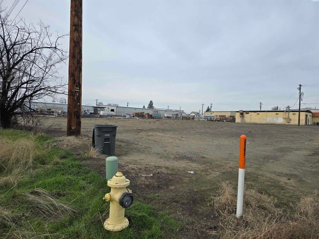 NKA S Maitland Avenue, Pasco, WA 99301