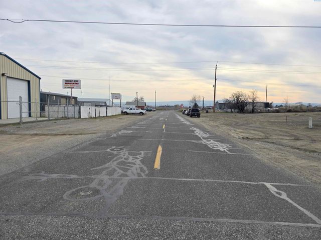 NKA S Maitland Avenue, Pasco, WA 99301