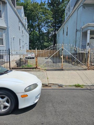 892 S 18TH ST, Newark City, NJ 07108