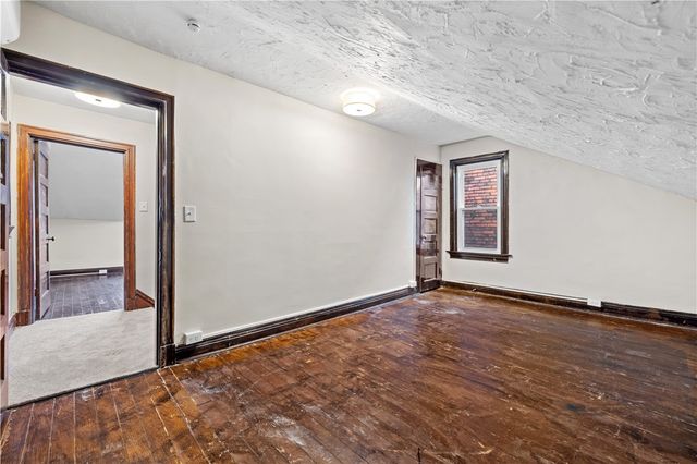 121 Hawkins, Perry Hilltop, PA 15214