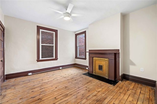 121 Hawkins, Perry Hilltop, PA 15214