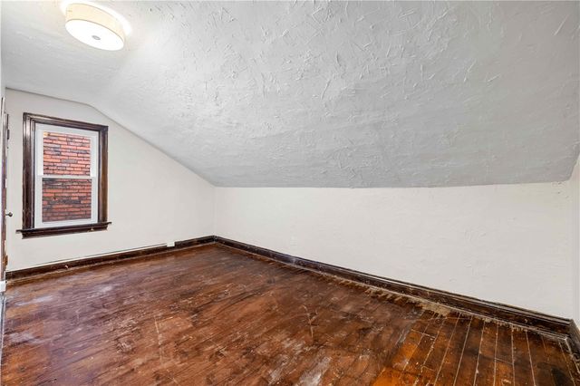 121 Hawkins, Perry Hilltop, PA 15214