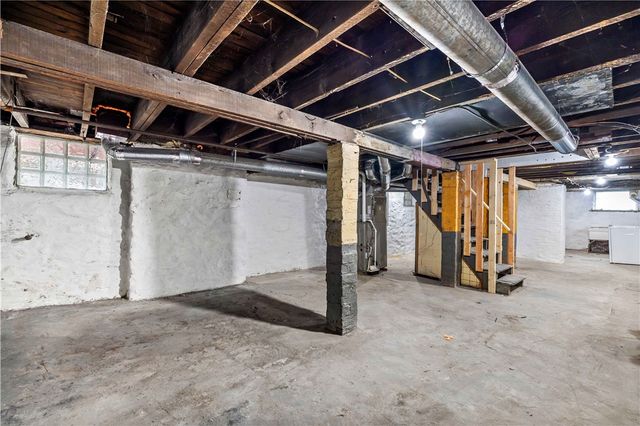 121 Hawkins, Perry Hilltop, PA 15214