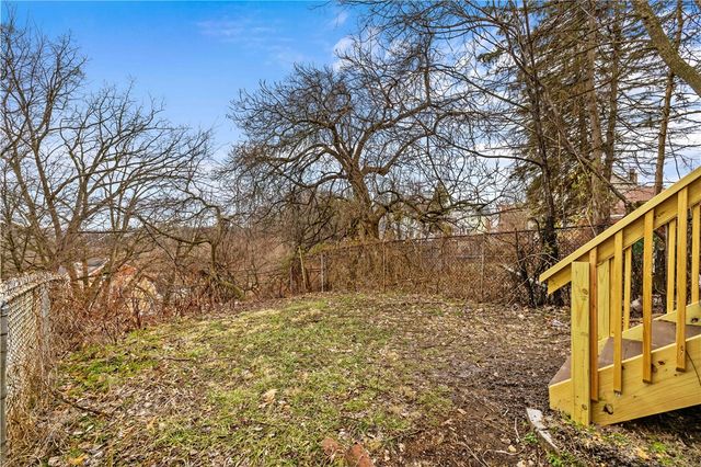 121 Hawkins, Perry Hilltop, PA 15214