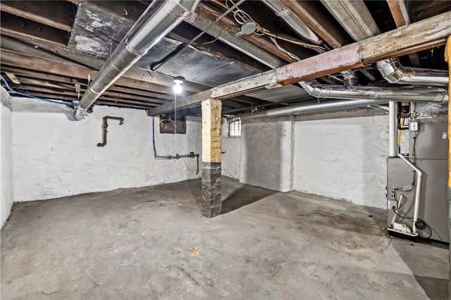 121 Hawkins, Perry Hilltop, PA 15214