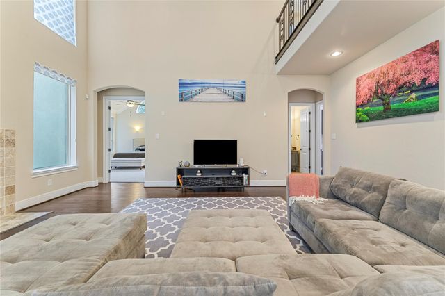 15611 Lake Iris Drive, Houston, TX 77070