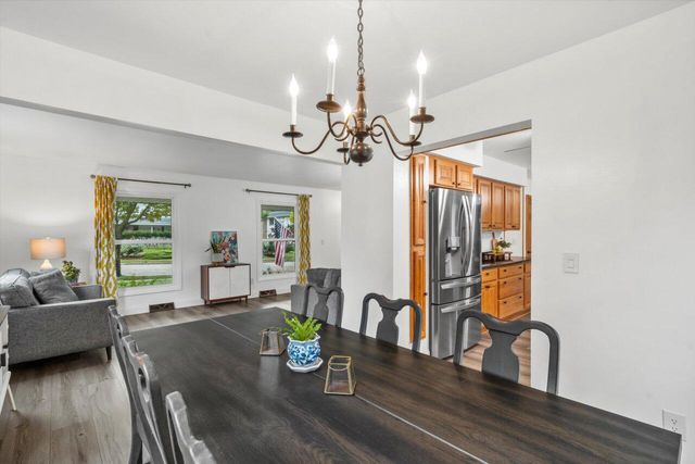 724 Lynne DRIVE, Waukesha, WI 53186
