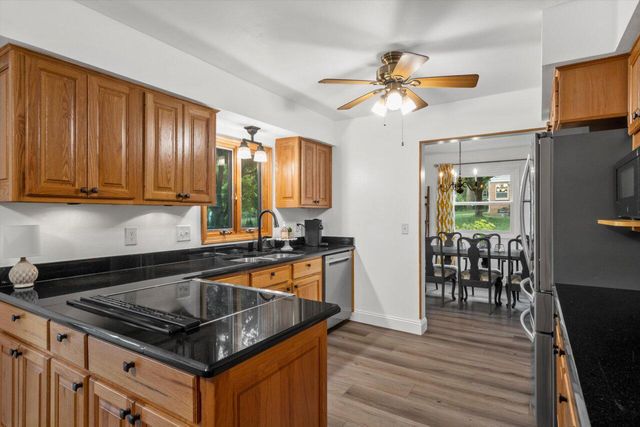 724 Lynne DRIVE, Waukesha, WI 53186
