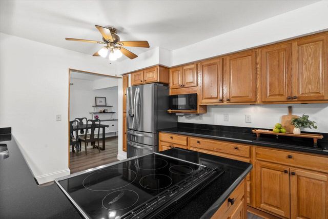 724 Lynne DRIVE, Waukesha, WI 53186